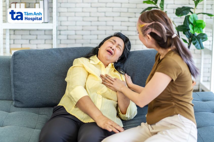 Bóc tách động mạch chủ gây đau ngực đột ngột