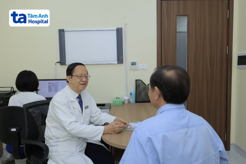 Chuyên gia Trung tâm Tim mạch, BVĐK Tâm Anh TP.HCM giải đáp những thắc mắc bị cholesterol cao phải làm sao cho người bệnh.