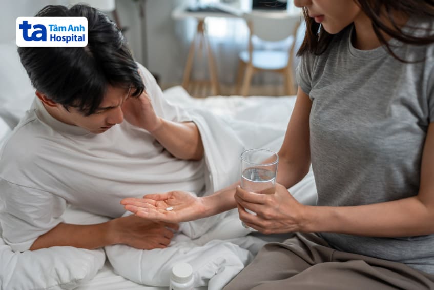 có thể dùng thuốc để làm giảm triệu chứng