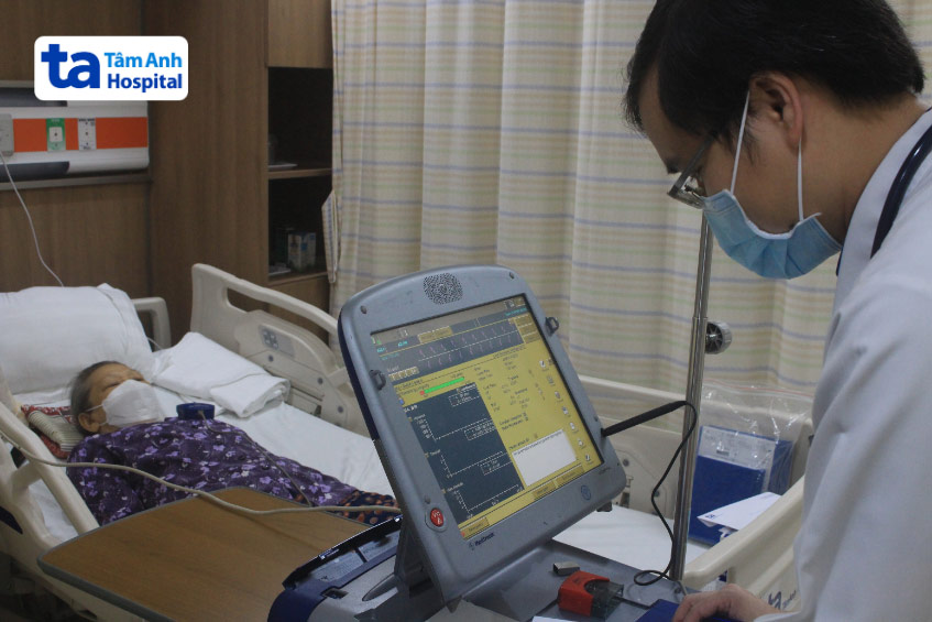 Đặt máy tạo nhịp giúp duy trì nhịp tim ổn định