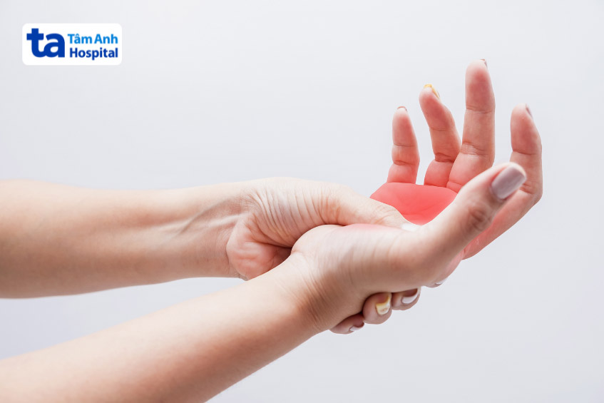 dấu hiệu tê tay hoặc chân