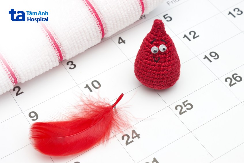 đau vú theo chu kỳ thường liên quan đến sự thay đổi nội tiết tố