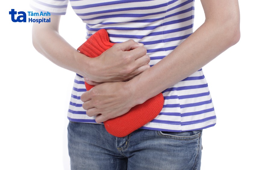 đau vùng lưng dưới hạ vị triệu chứng ung thư bàng quang