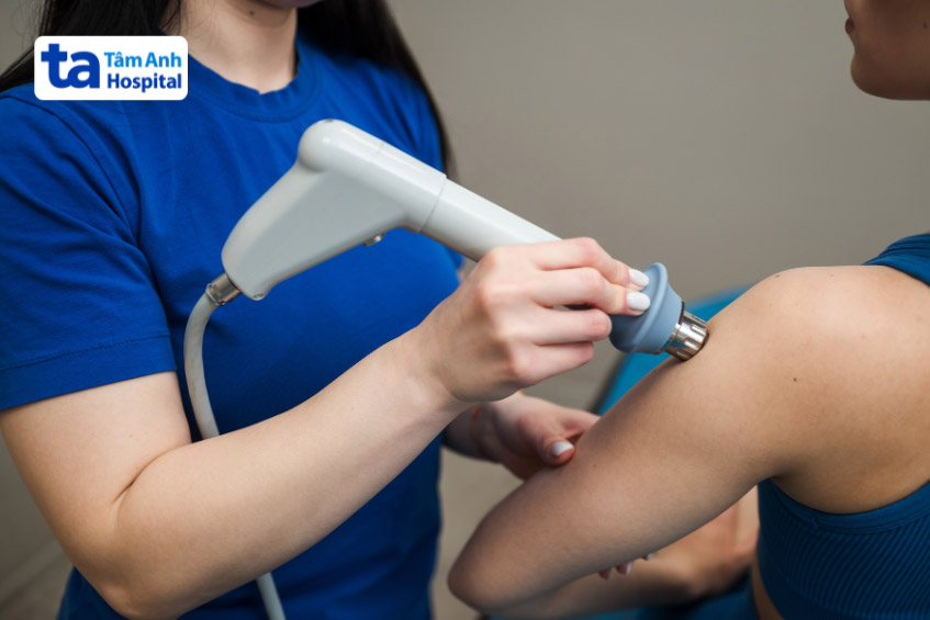 Điều trị viêm quanh khớp vai bằng sóng xung kích