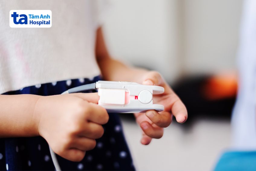 Đo chỉ số SpO2 giúp đánh giá độ bão hòa oxy trong máu ở trẻ
