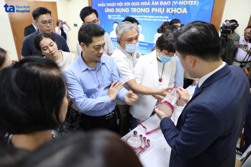 dụng cụ hỗ trợ bác sĩ