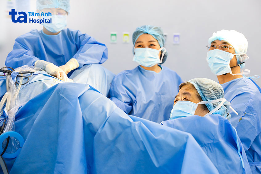 ê kíp phẫu thuật tại bệnh viện tâm anh