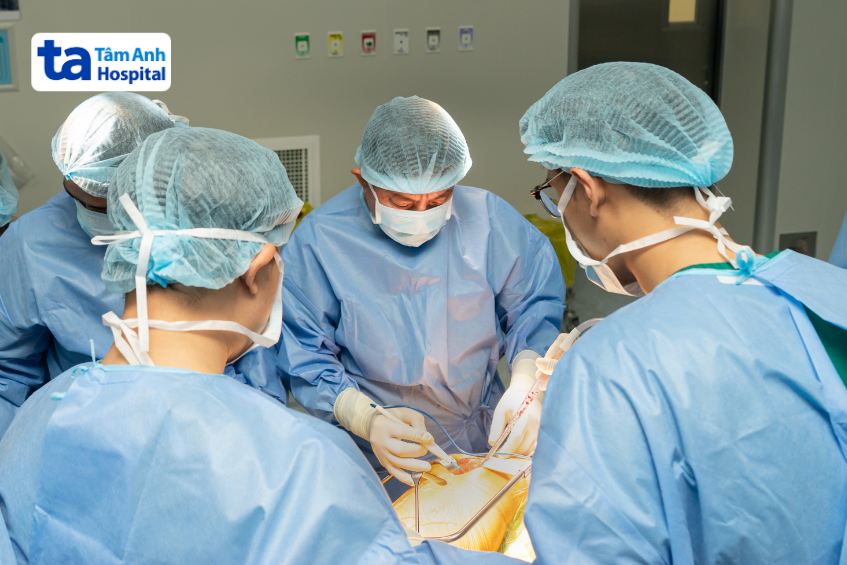 ê kíp phẫu thuật theo cấp cứu 24 48 giờ