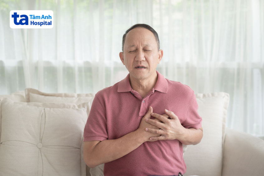 gây ra các triệu chứng đau ngực khó thở