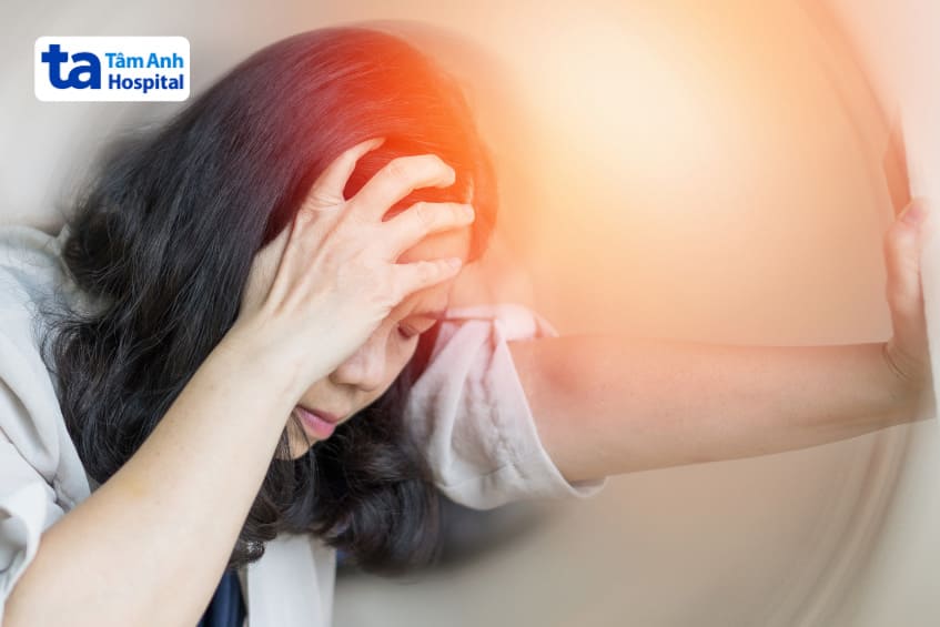 hạ huyết áp nội sọi tự phát gây đau đầu về chiều