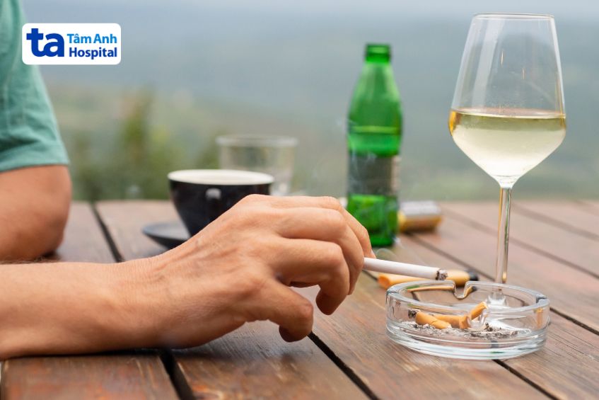 Hút thuốc lá hoặc dùng rượu, bia trước khi đa làm ảnh hưởng đến kết quả đo huyết áp