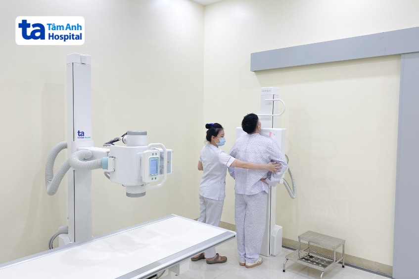 khách hàng chụp x quang tại tâm anh