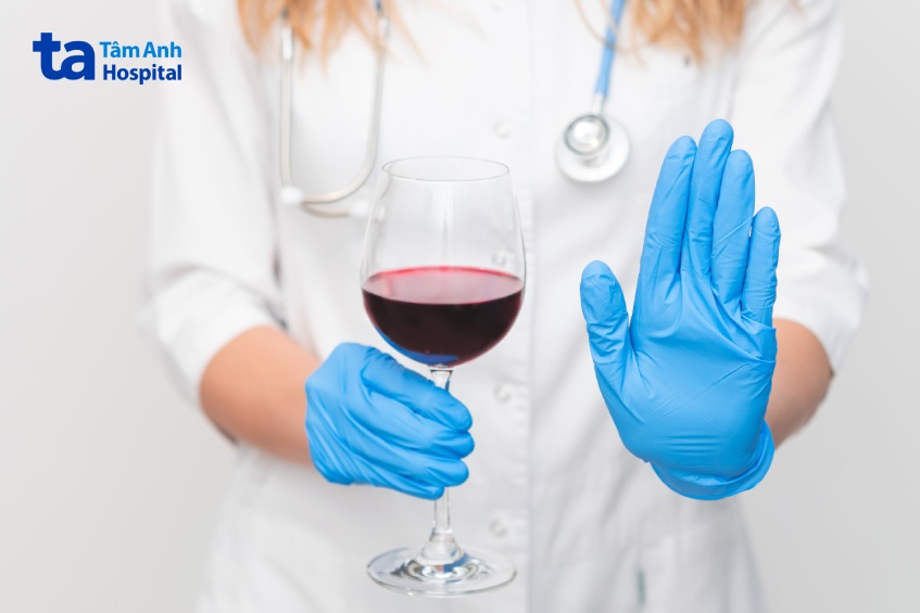 không được uống rượu bia trong quá trình điều trị viêm tinh hoàn