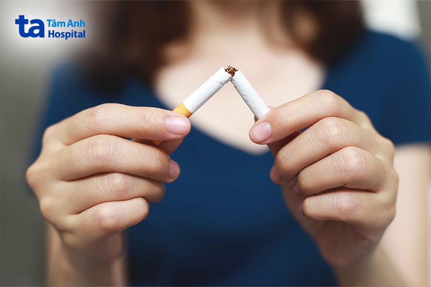 không hút thuốc và thực hiện da kề da với trẻ