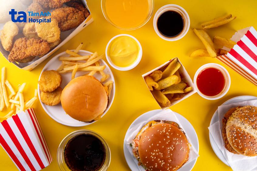 không nên ăn các thực phẩm chứa nhiều chất béo