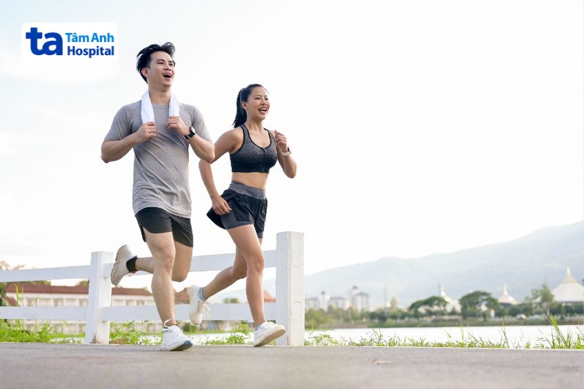 Người bệnh được khuyến cáo tập thể dục ít nhất 30 phút/ngày, ít nhất 5 ngày/tuần và không nghỉ quá 2 ngày liên tiếp.
