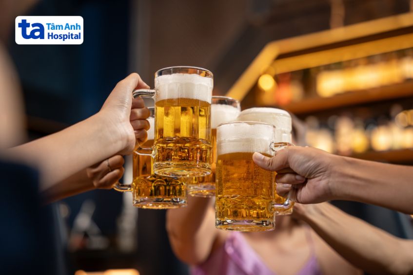 Lạm dụng rượu bia làm tăng mức cholesterol “xấu” - LDL cholesterol trong cơ thể