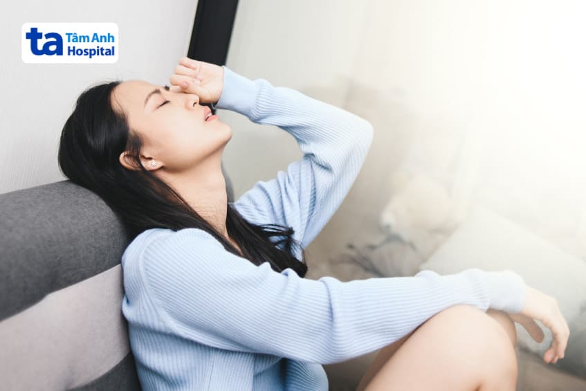 lo lắng căng thẳng kéo dài gây nhức đầu tim đập nhanh