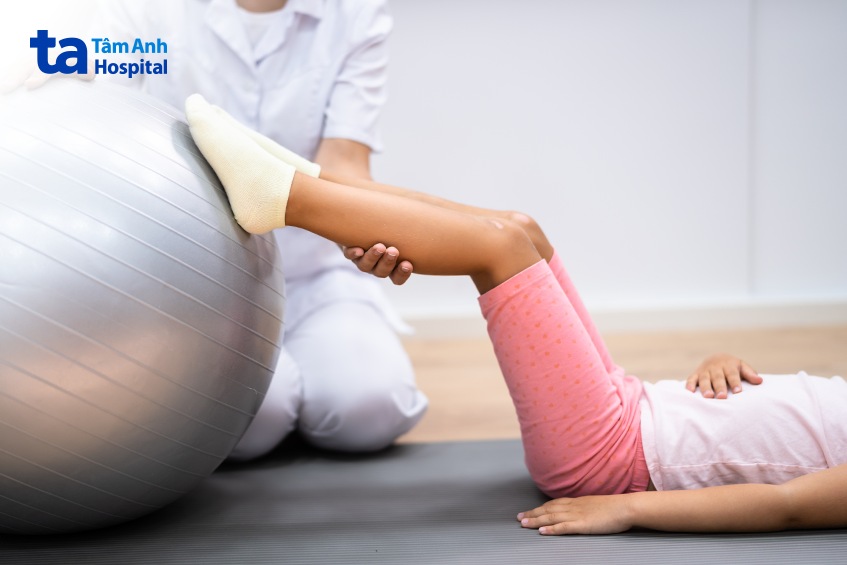 lựa chọn những bài tập vật lý trị liệu phù hợp với tình trạng bại não