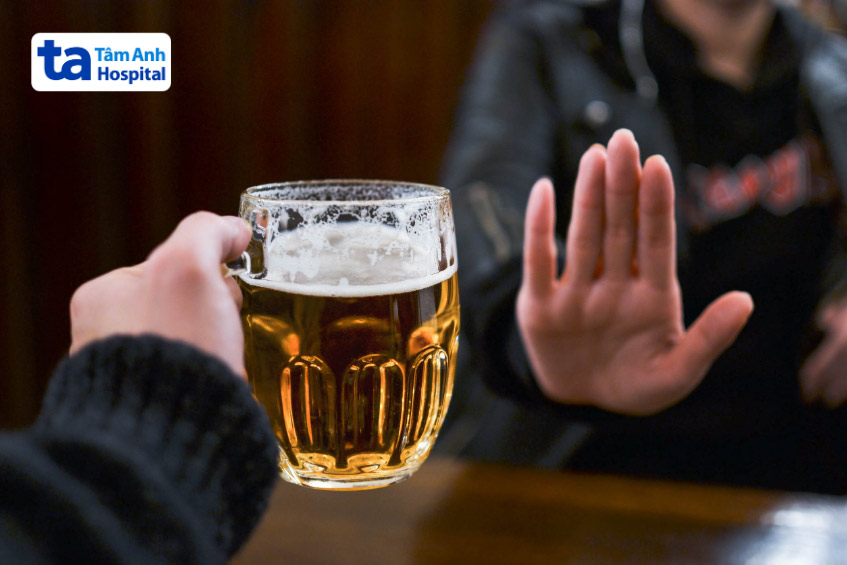 Nam giới lưu ý tránh sử dụng rượu bia và các chất kích thích trước khi đi khám nam khoa