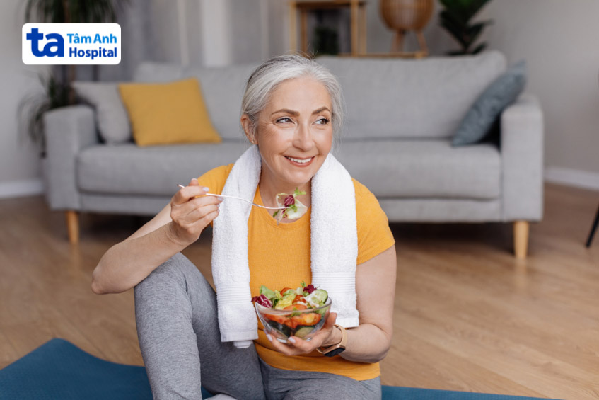 Luyện tập thể dục thường xuyên và ăn uống lành mạnh giúp phòng ngừa bệnh tim mạch hiệu quả