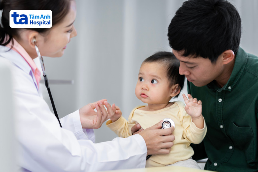 Nên đưa trẻ thăm khám tim mạch sớm nếu bố được chẩn đoán mắc bệnh tim