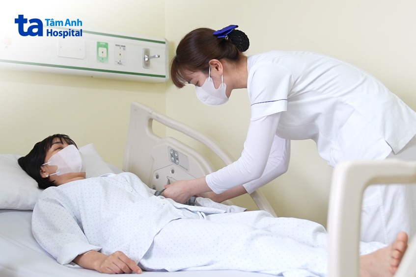 người bệnh phải nằm viện nhiều ngày để điều trị viêm phổi