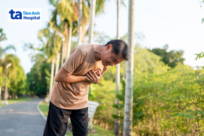 Người bị bệnh tim di truyền thường có triệu chứng hụt hơi, khó thở khi gắng sức