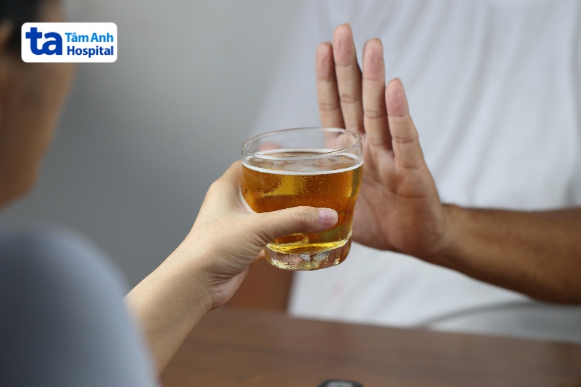 người bị bệnh tim không nên uống rượu bia