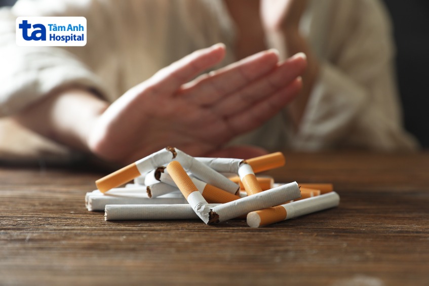 người bị viêm phế quản mạn tính phải bỏ thuốc lá