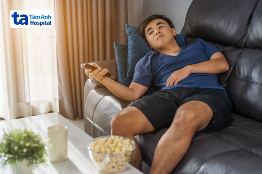 người lười vận động dễ bị đau đầu do thiếu máu não