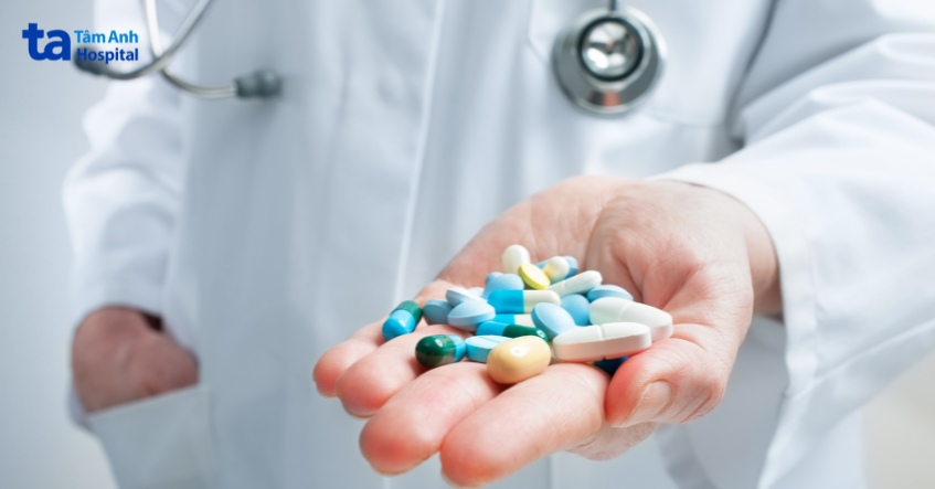 nguyên nhân nước tiểu màu vàng đậm