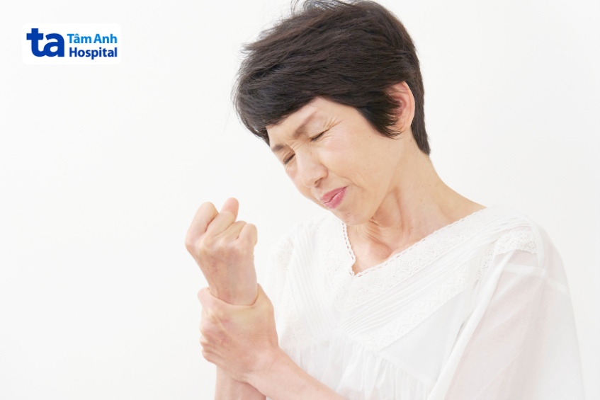 nguyên nhân tê tay trái rất đa dạng