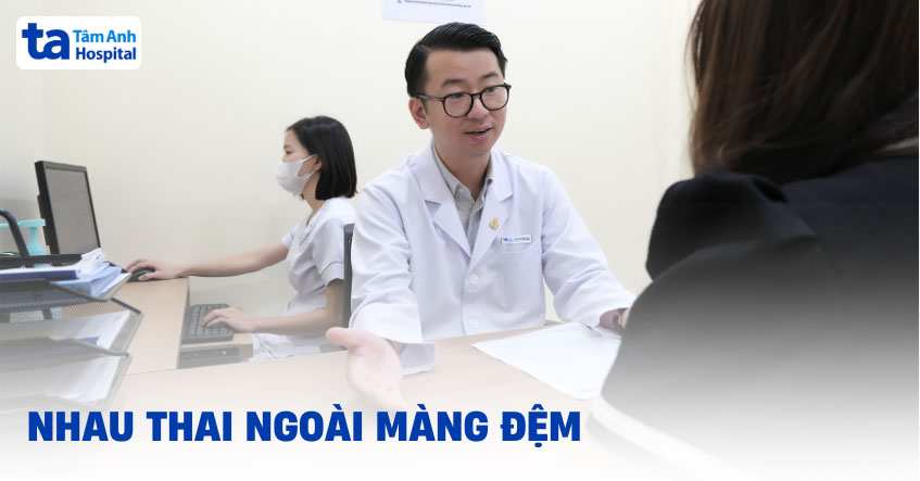 nhau thai nằm ngoài màng đệm