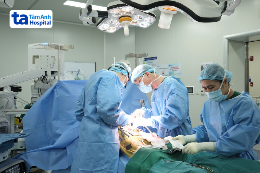 phẫu thuật cho bệnh nhân phình mạch phổi