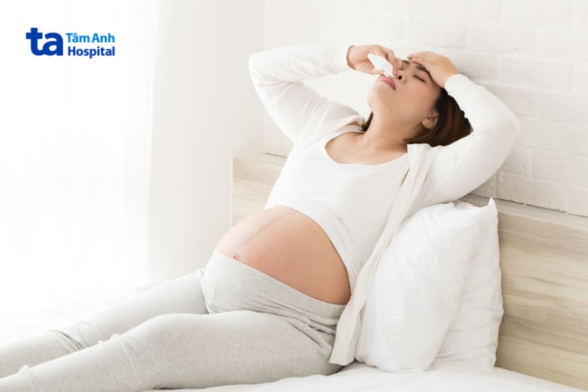 phụ nữ mang thai dễ bị đau đầu chảy máu cam
