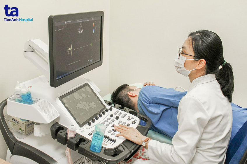 Siêu âm tim kiểm tra trước khi chỉ định thay van động mạch chủ qua da