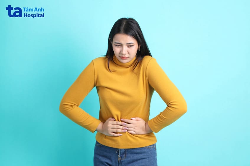 sỏi bàng quang có biểu hiện đau dữ dội và chảy máu khi đi tiểu