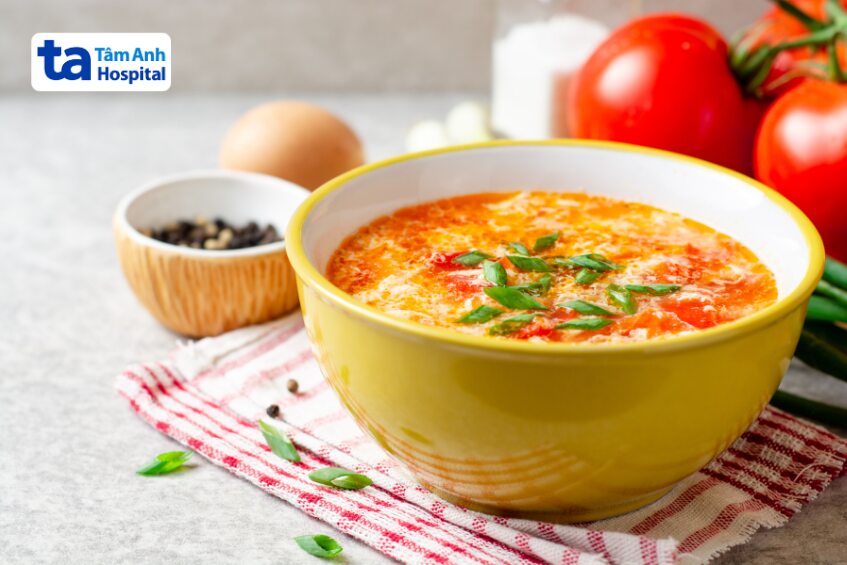 súp trứng gà thích hợp cho trẻ bị tay chân miệng