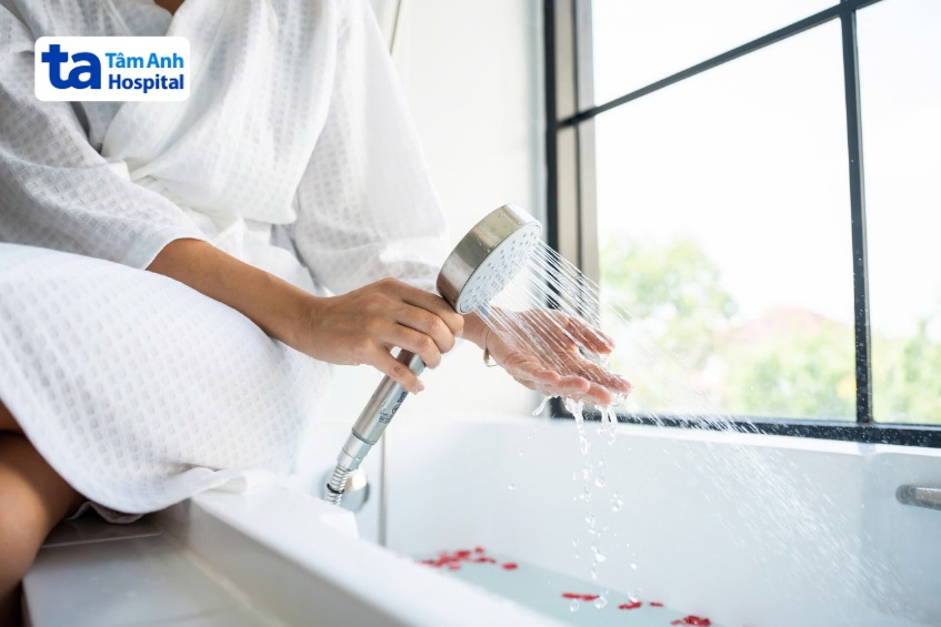 tắm vào sáng sớm có thể tăng nguy cơ đột quỵ