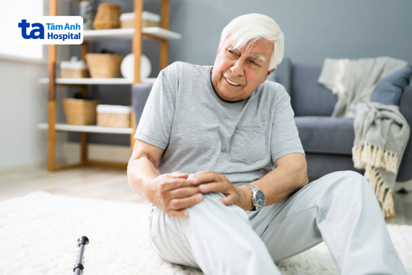 té ngã gây nguy hiểm cho người lớn tuổi