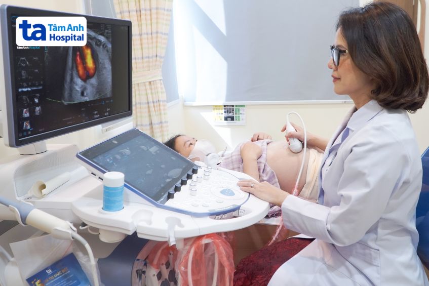 Thời gian siêu âm tim thai có thể từ 15-45 phút, không có tác dụng phụ cho mẹ và bé.