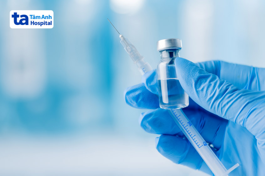 Tiêm steroid cho người viêm đa khớp