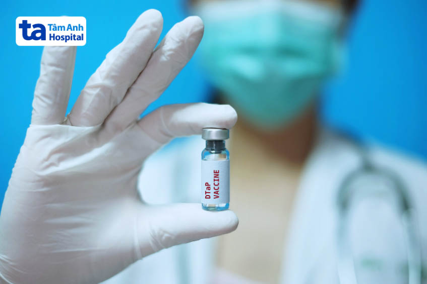 Tiêm vắc xin phòng bệnh bạch hầu