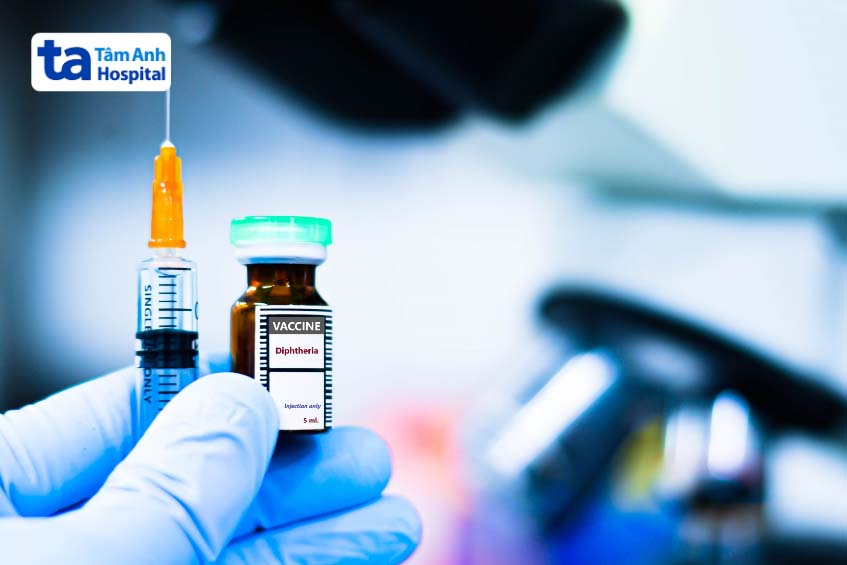 Tiêm vắc xin phòng bệnh bạch hầu