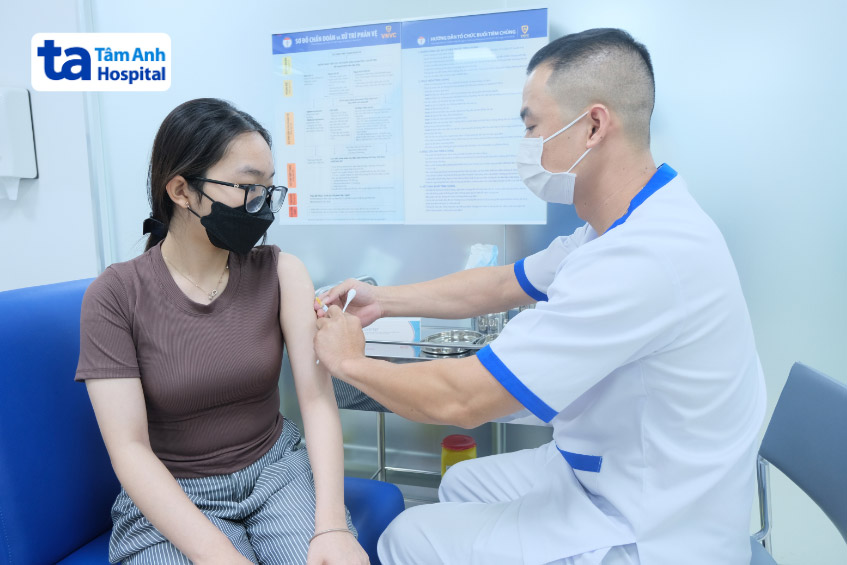 tiêm vắc xin phòng ung thư cổ tử cung