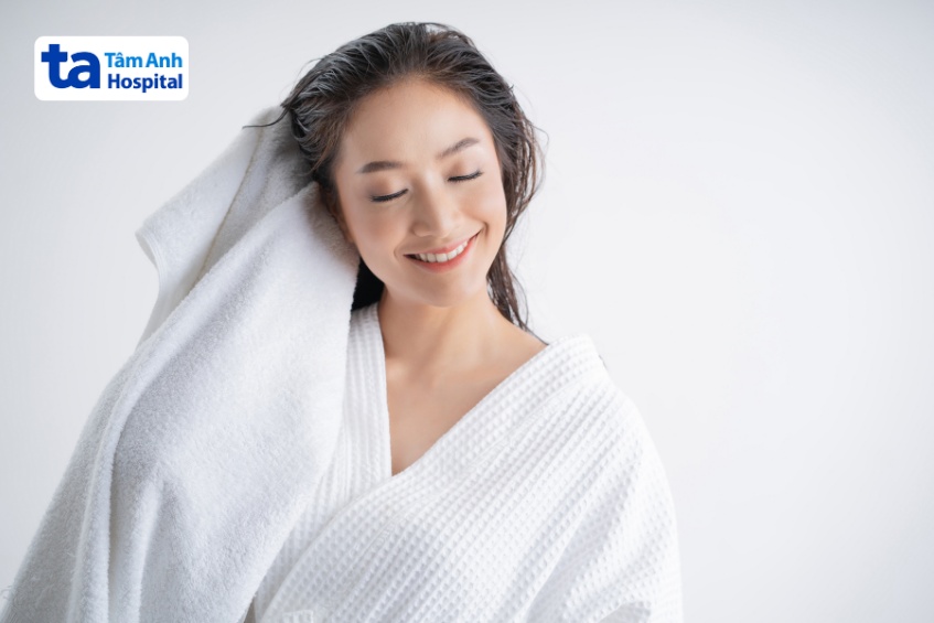 tránh đột quỵ bằng cách giữ ấm cơ thể khi sấy tóc