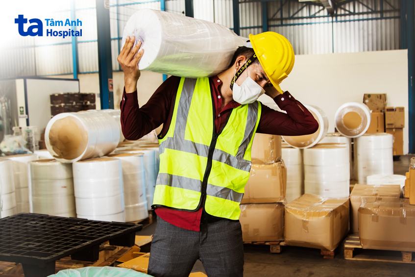 tránh vác nặng giảm áp lực xương