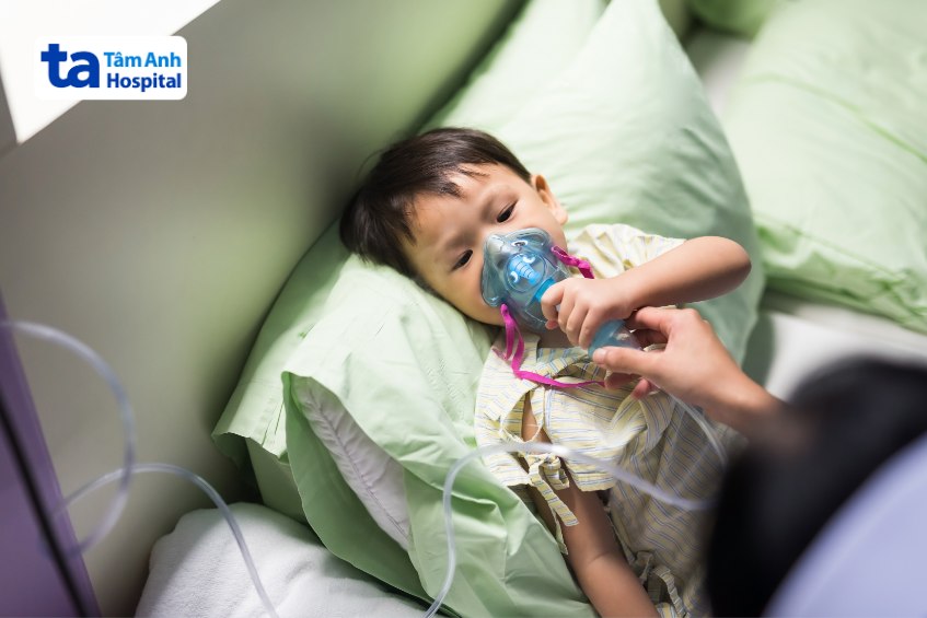 trẻ nhỏ có thể biến chứng viêm phổi
