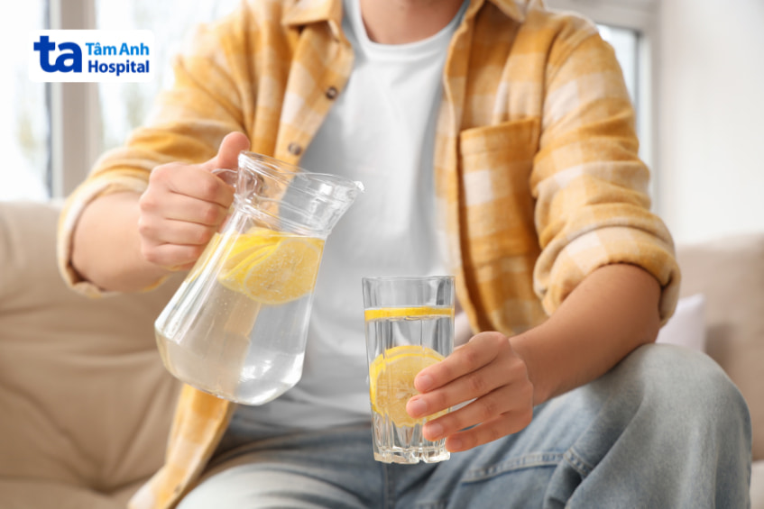 uống nước chanh có giải độc gan không